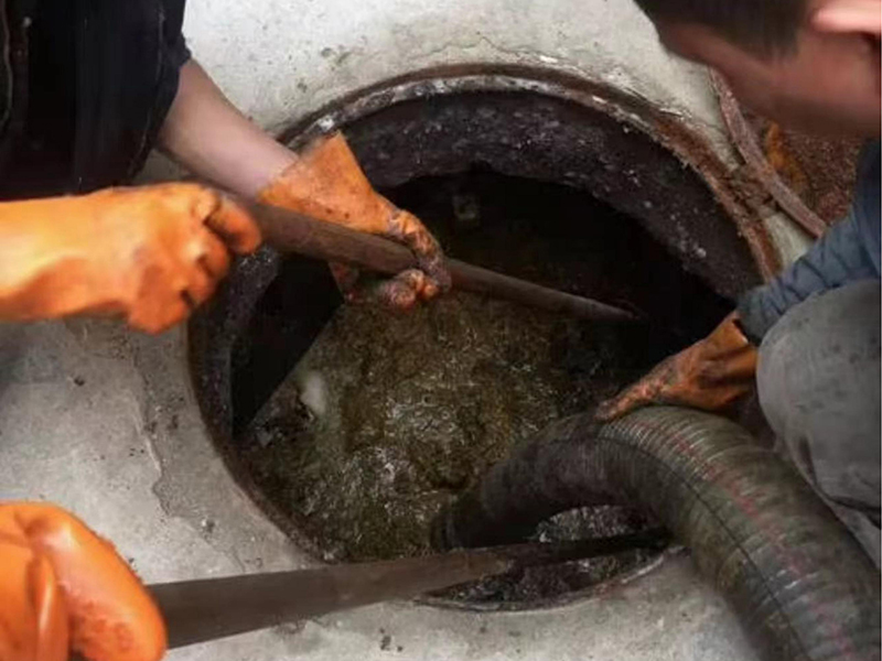 南昌清理化粪池时如何避免沼气的危害？